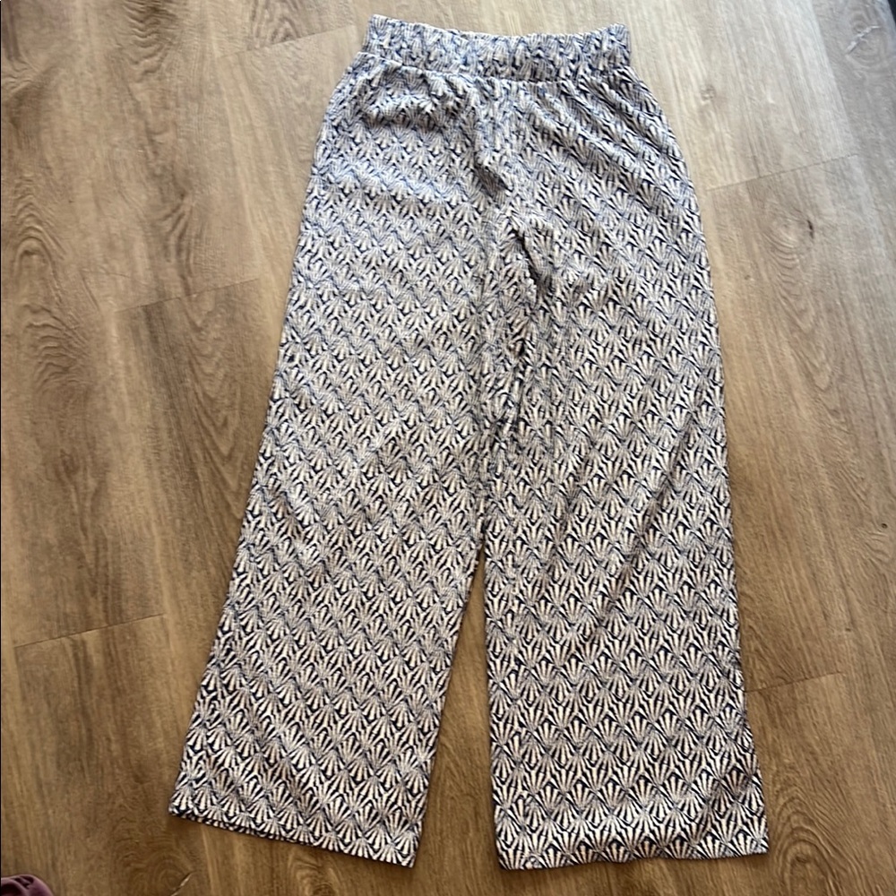 Patterned white and blue Women's Pants